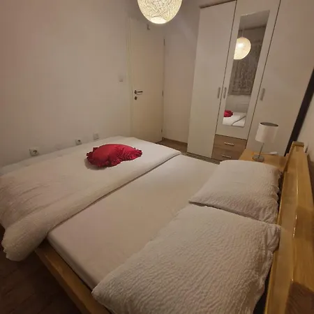Apartment Stan Na Dan Mitrovic *